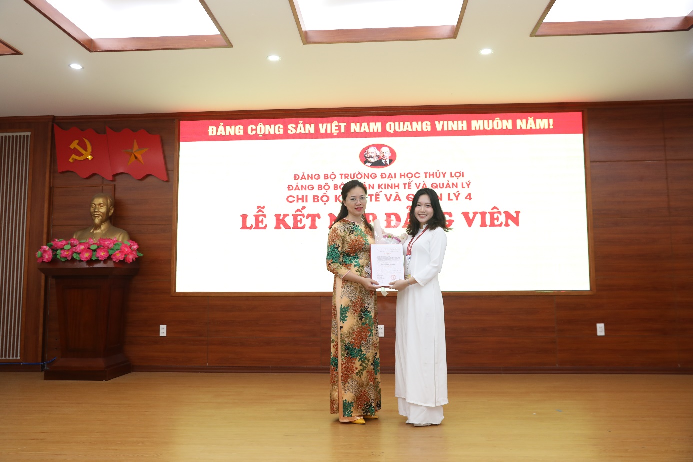 Lễ kết nạp Đảng viên mới – Dấu ấn tuổi trẻ, trách nhiệm với Tổ quốc