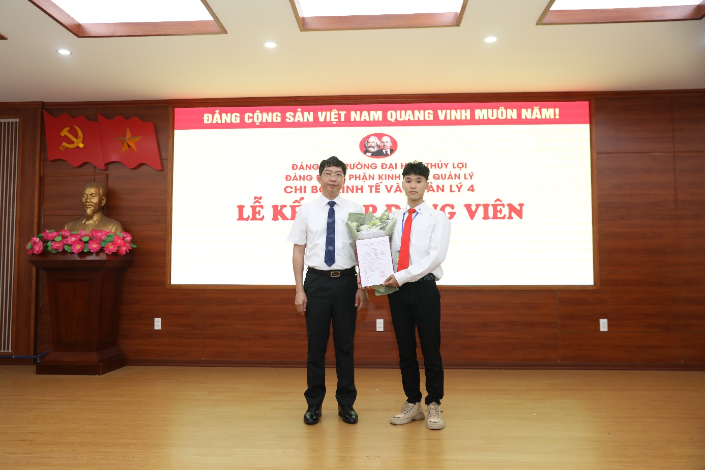 Lễ kết nạp Đảng viên mới – Dấu ấn tuổi trẻ, trách nhiệm với Tổ quốc