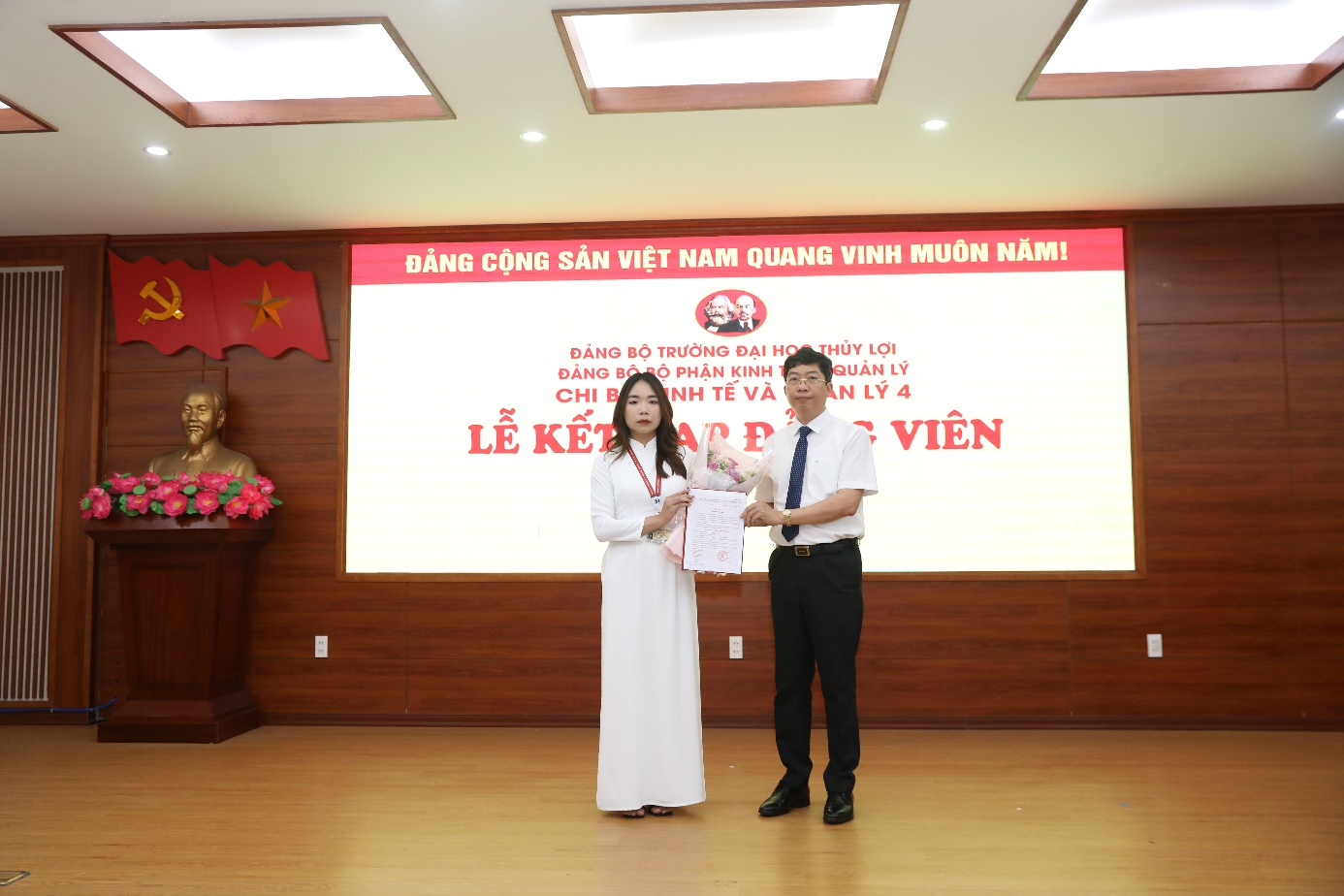 Lễ kết nạp Đảng viên mới – Dấu ấn tuổi trẻ, trách nhiệm với Tổ quốc